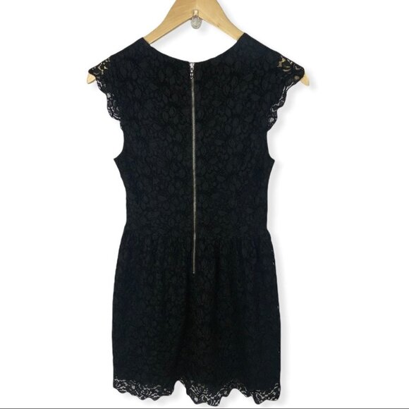 Aritzia Belgravia Black Lace Fit Flare Dress Size 2 Minimalist Romantic Scallop - Picture 4 of 8